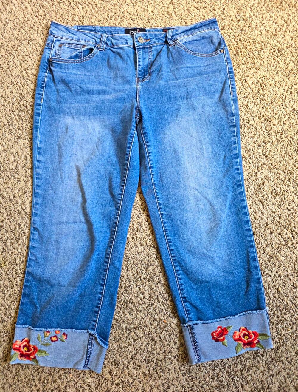 Earl Jeans Women's Cropped Jeans Blue Floral Embroidered Cuffed Hem 5-Pocket
